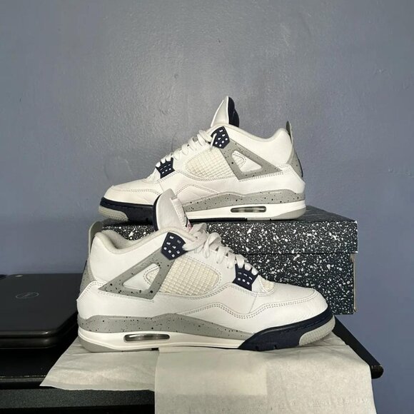 Jordan 4 Retro Navy Blue 💙 LIKE NEW + FREE NIKE SOCKS - Picture 3 of 12